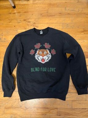 Gildan Black Crewneck Sweatshirt with Tiger and Rose Graphic